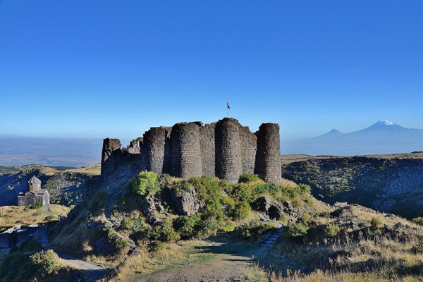 Amberd and Dashtadem fortresses