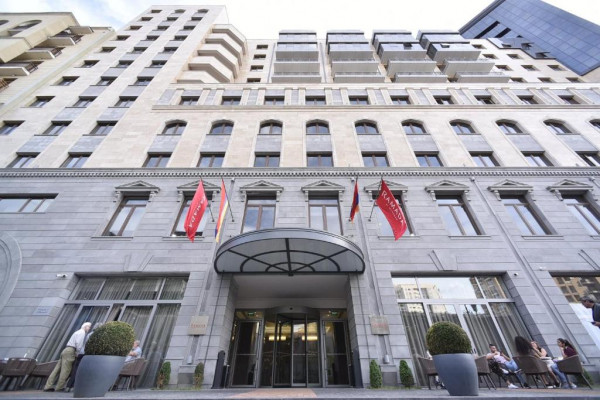 Ramada Hotel &amp; Suites by Wyndham Yerevan